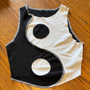 SHEIN Black and White Yin Yang Sleeveless Ribbed Crop Top XS (Juniors)